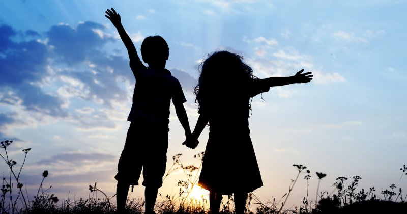 happy-children-playing-on-h.jpg